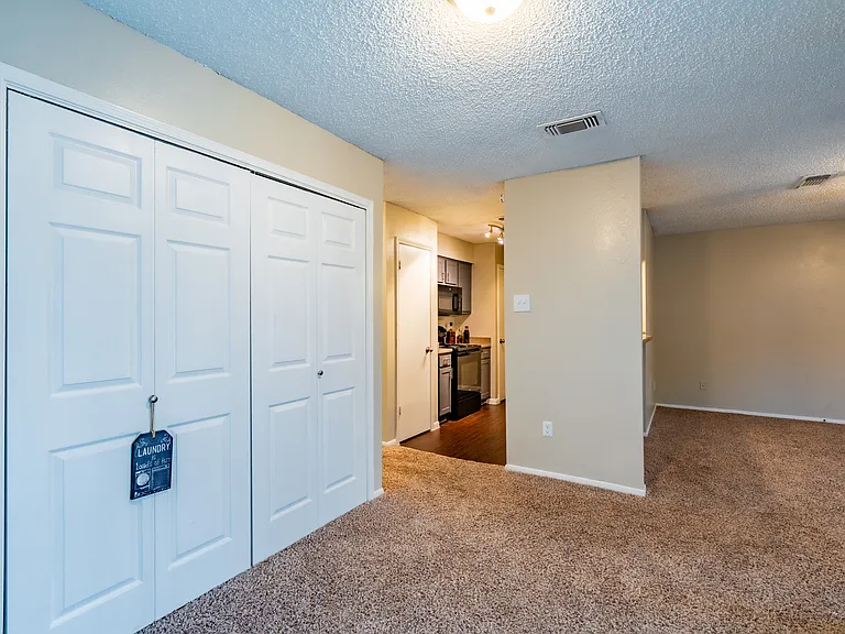 Oak Bend Apartments — Photo 22