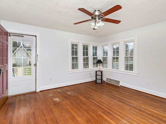2nd image of 907 N Coalter St