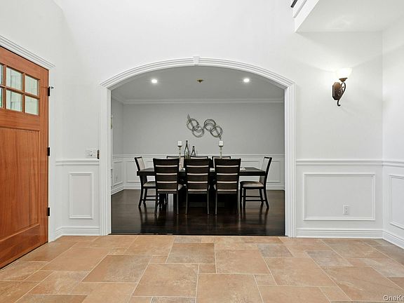 3rd image of 12 Glenridge Lane