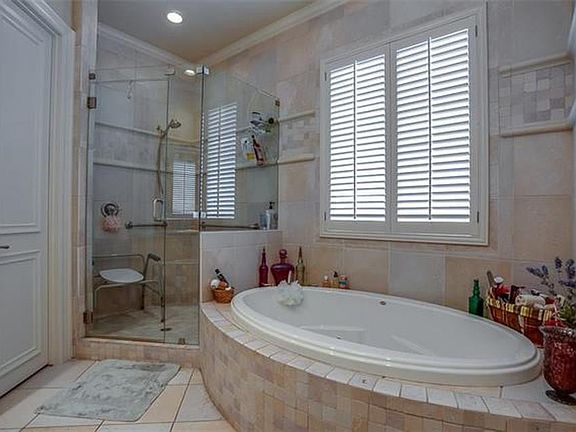 3rd image of 1103 Navarro Dr