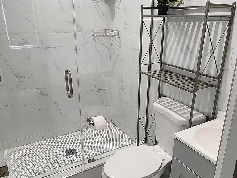 Full Bathroom for Master Bedroom