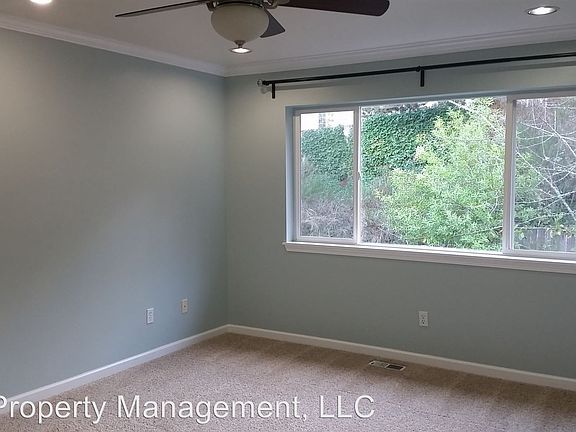5th image of 1035 NW Gladiola Ct