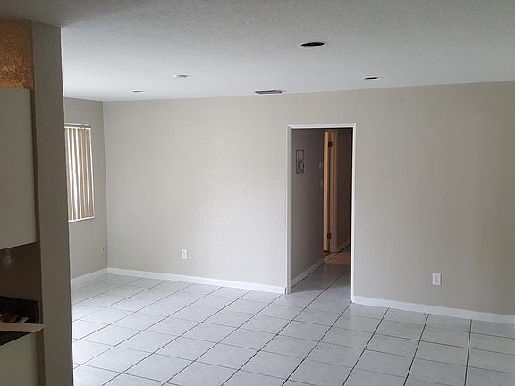 3rd image of 10 Japonica Dr