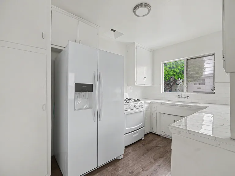 1037 N Curson Ave #7 — Photo 15