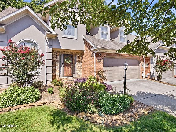 2nd image of 8507 Oxford Dr