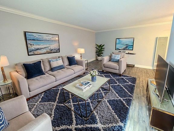 4th image of 1631 Barry Ave #7