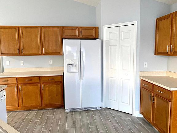 4th image of 4610 Woodford Dr