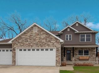 224 Cessna Dr, Burns Harbor, IN 46304