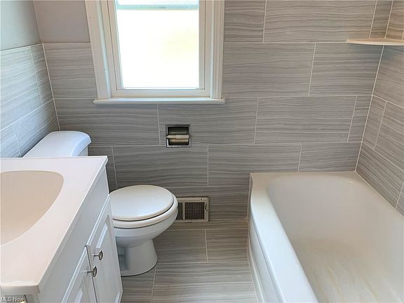 5th image of 266 E 288th St