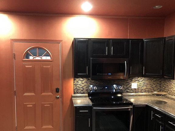 5th image of 245 Skyview Dr