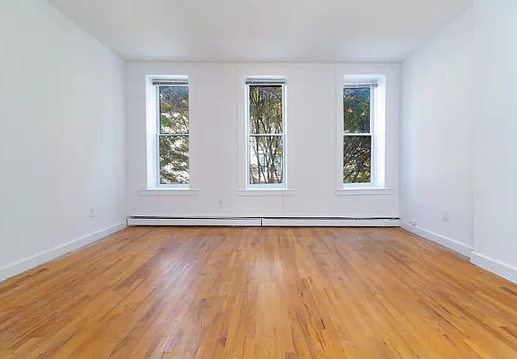 3rd image of 78 W 119th St