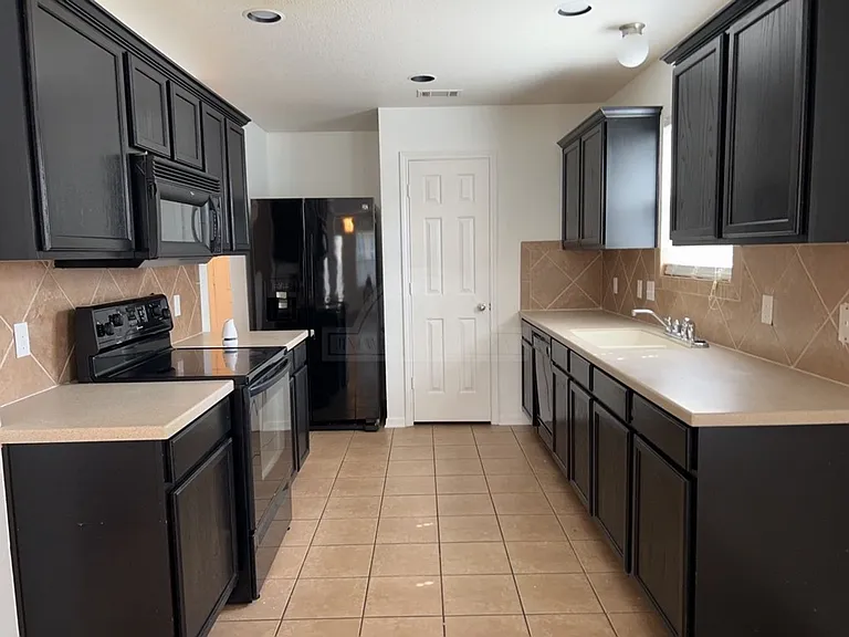 3304 Catalina Dr — Photo 7