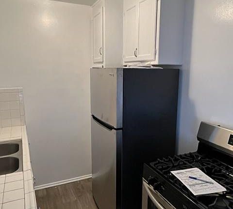 3rd image of 144 N Oxford Ave #1