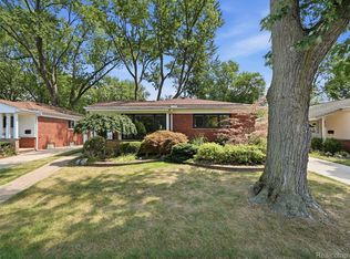 2806 Oliver Rd, Royal Oak, MI 48073