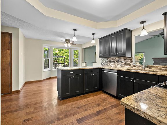 2nd image of 637 Acorn Ct