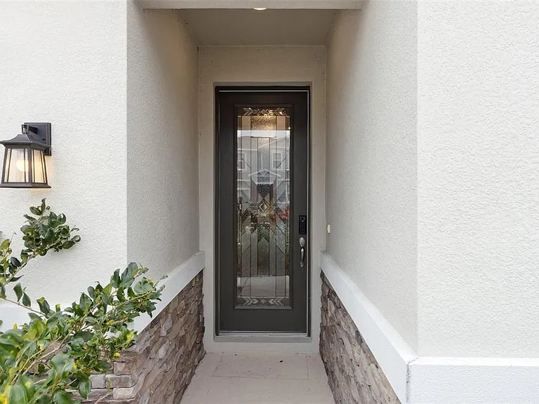 654 Heritage Square Dr — Photo 3