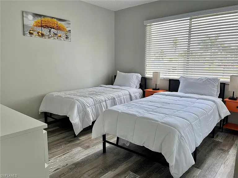 190 Palm Dr #1 — Photo 12