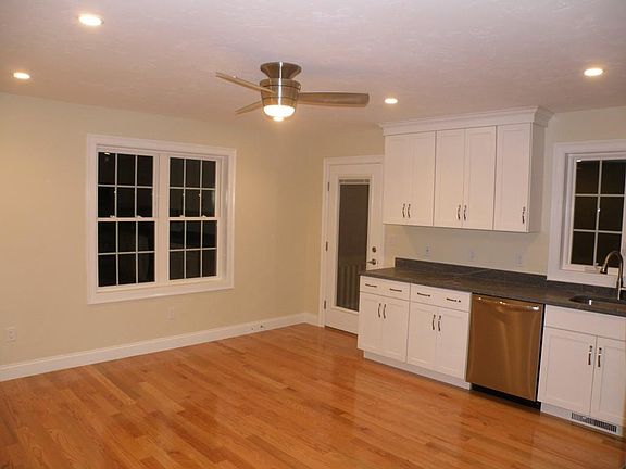 4th image of 546 Adams St #1