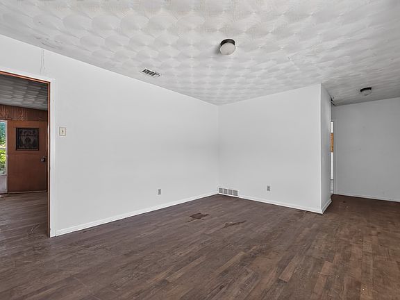 4th image of 926 SE 5th St
