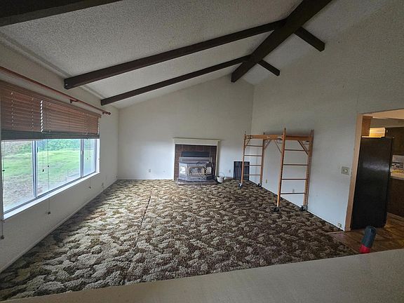 4th image of 46689 Sassafras Ln