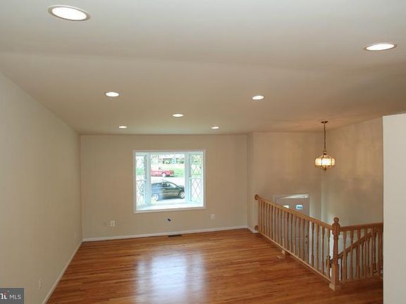5th image of 704 Bruce Ct