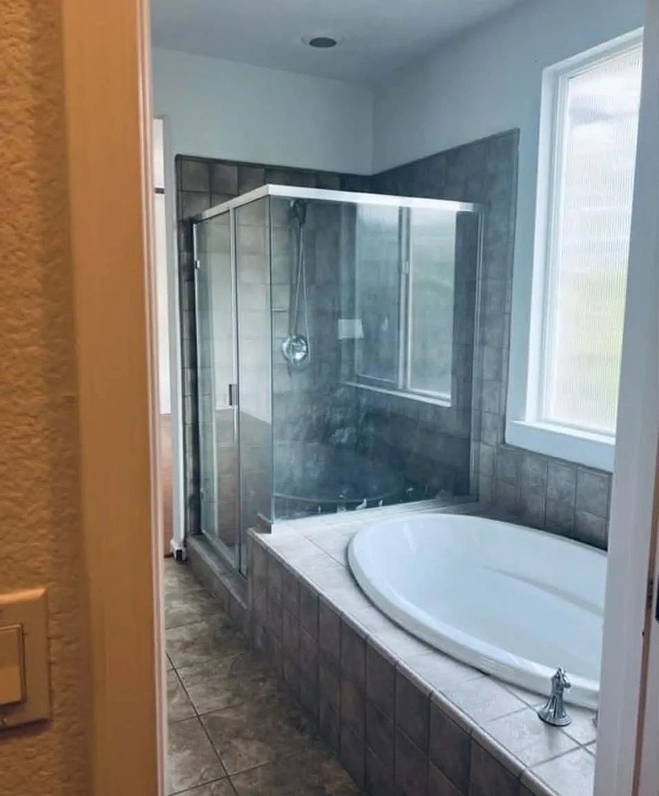 4 bed, 5000 sqft, $1,200 — Photo 1