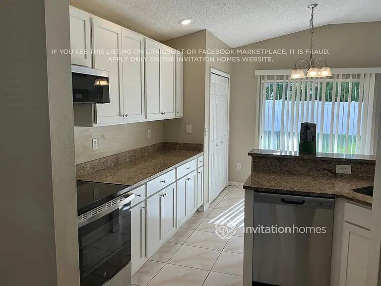 427 Symphony Pl — Photo 9