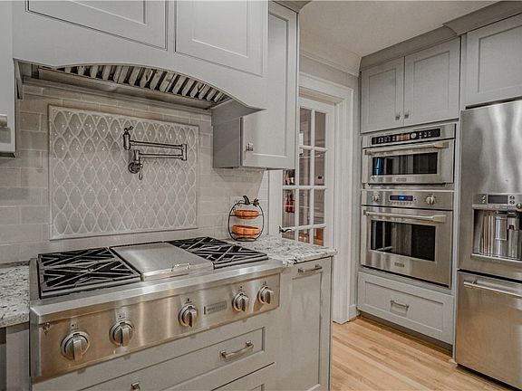 3rd image of 1809 Windingridge Dr