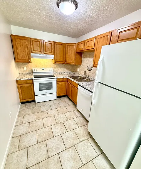 1108 Barrington Ln — Photo 6