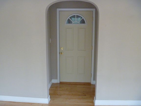 2nd image of 423 E Chicago St APT C