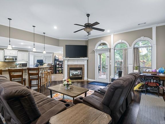 4th image of 120 Majestic Cir