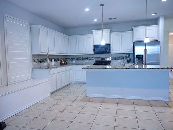 3rd image of 1048 Madelia Ave