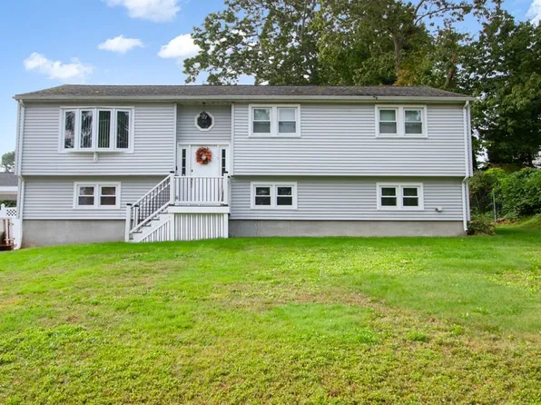 1115 Newhall St, Fall River, MA 02721