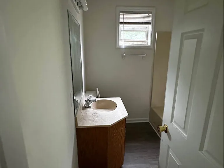 1861 Woodruff Ave #B — Photo 11