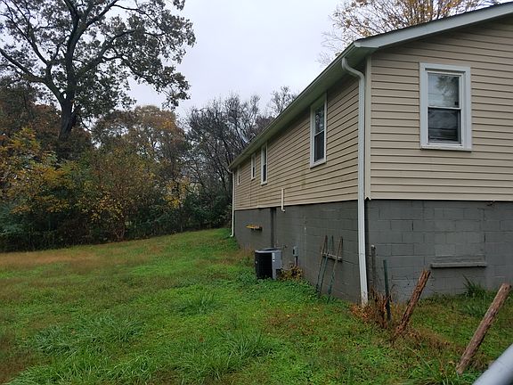 2nd image of 158 1st Ave