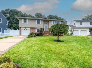 1352 Estelle Ct, Seaford, NY 11783