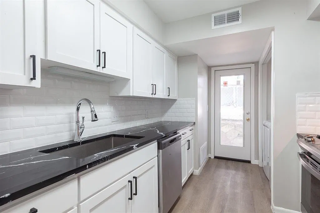 3 bed, 2.0 bath, 1248 sqft, $3,000 — Photo 1