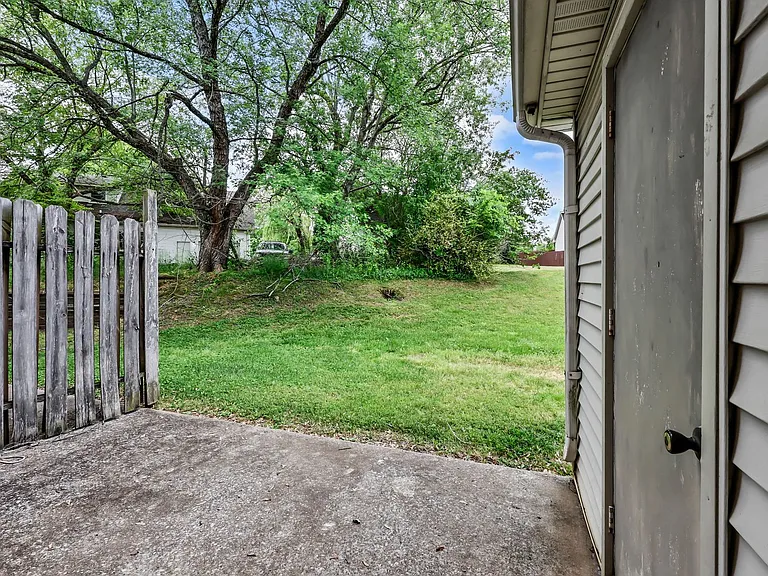 381 Peabody Dr — Photo 15