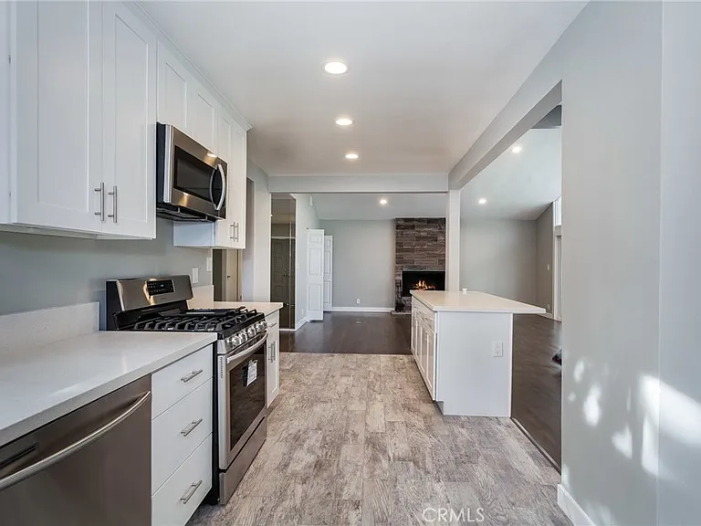 16231 Moorpark St — Photo 3