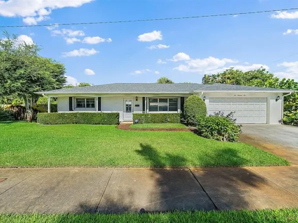 201 Worth Ct N, West Palm Beach, FL 33405