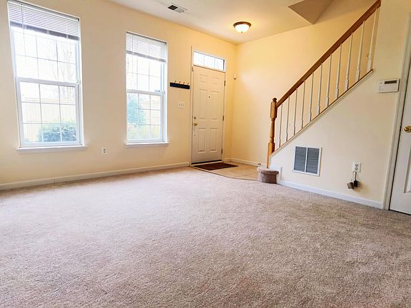 2nd image of 5822 Cowling Ct