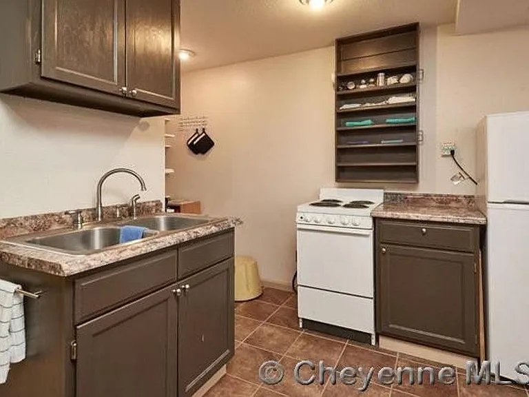 609 Randall Ave #B — Photo 4