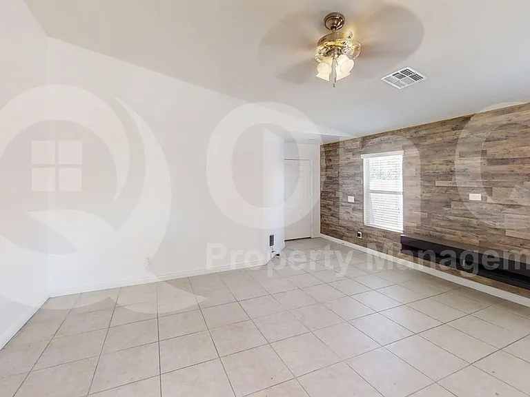 18631 W Superior Ave — Photo 4