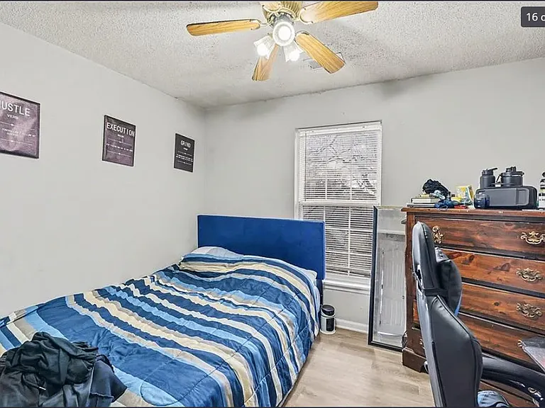 4202 Flora Ave #4200 — Photo 9