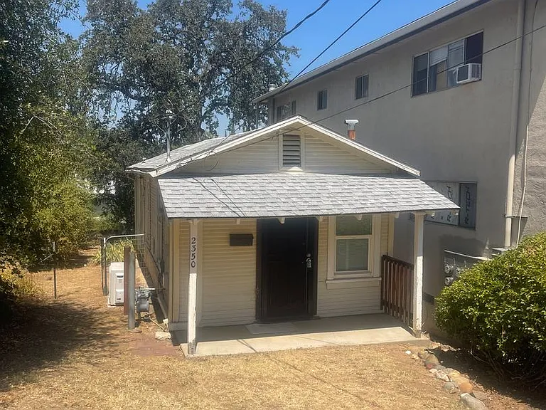 2350 Butte St — Photo 1