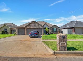 2613 Falling Leaves Dr, Weatherford, OK 73096