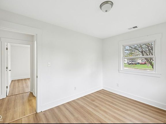 5th image of 2126 N Kenyon St