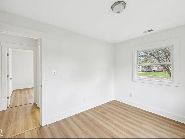 2126 N Kenyon St — Photo 5