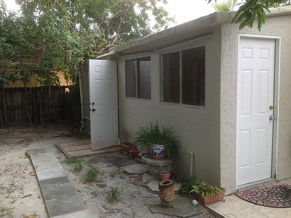 4th image of 2520 NE 182nd St