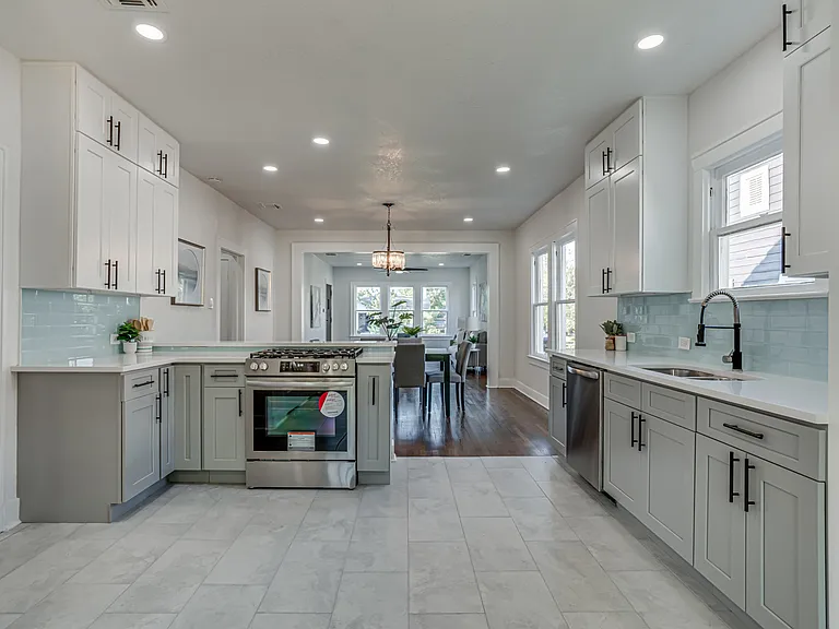 2035 W Summit Ave — Photo 14